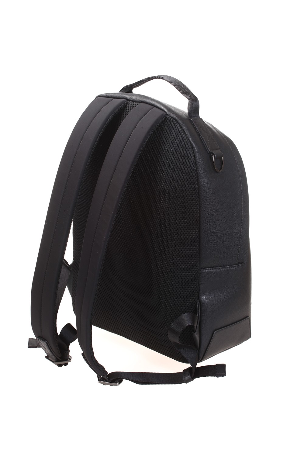 shop EMPORIO ARMANI  Zaino: Emporio Armani zaino roundshape in pelle rigenerata.
Stampa saffiano.
Brand logo, maxi aquila tono su tono con effetto 3D.
Manico singolo.
Chusura con zip.
Interno foderato.
Tasca esterna con zip.
Scomparto porta pc.
Dimensioni: 27 x 40 x 14,5 cm.
Composizione: 100% poliuretano.
Fabbricato in Cina.

Ogni prodotto realizzato in pelle rigenerata è il frutto di un processo ecosostenibile che sfrutta il riutilizzo delle rimanenze delle pelli, lavorate e assemblate in totale assenza di colla e con attenzione al risparmio idrico. La riduzione di spreco di risorse contribuisce a renderlo un materiale eco-compatibile a basso impatto ambientale che mantiene però le stesse qualità, alla vista e al tatto, della pelle vera. Un materiale che risponde ai requisiti di certificazione RCS (Recycle Content Standard).. Y4O362 Y154J-81073 number 2707137